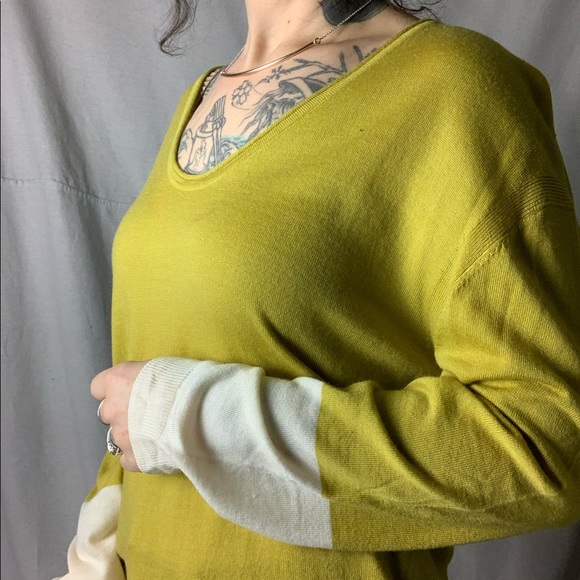 LOMA LONDON Chartreuse Colorblock V Neck Sweater - Picture 2 of 8